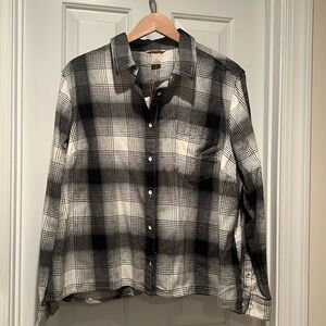 Duluth Trading Women’s free swinging flannel split tail untucked flannel